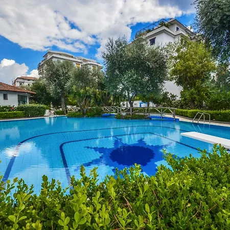 Pool&suites